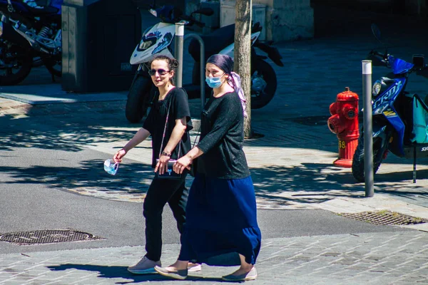 Ρεμς Γαλλία Ιουνίου 2021 Γυναίκα Περπατά Στους Δρόμους Της Ρεμς — Φωτογραφία Αρχείου