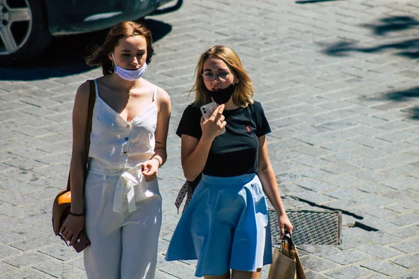 Reims França Junho 2021 Mulher Andando Nas Ruas Reims Durante — Fotografia de Stock