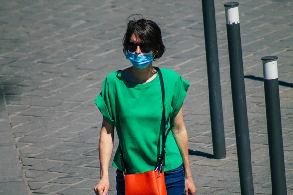 Reims França Junho 2021 Mulher Andando Nas Ruas Reims Durante — Fotografia de Stock