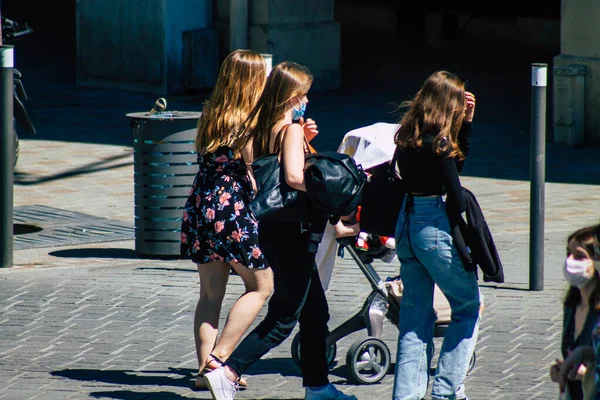 Reims França Junho 2021 Mulher Andando Nas Ruas Reims Durante — Fotografia de Stock