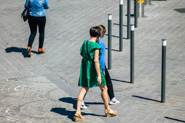 Reims França Junho 2021 Mulher Andando Nas Ruas Reims Durante — Fotografia de Stock