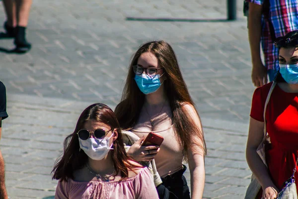 Reims França Junho 2021 Mulher Andando Nas Ruas Reims Durante — Fotografia de Stock