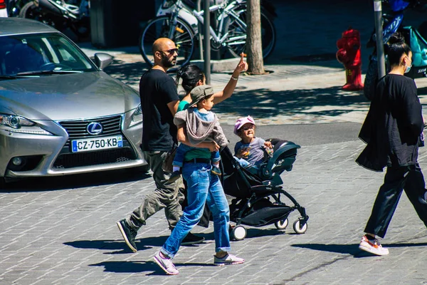 Ρεμς Γαλλία Ιουνίου 2021 Πεζοί Που Περπατούν Στους Δρόμους Της — Φωτογραφία Αρχείου