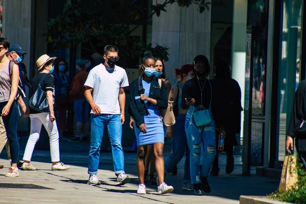 리브스 프랑스 2021 보행자들 코로나 바이러스가 프랑스를 강타하는 거리를 — 스톡 사진
