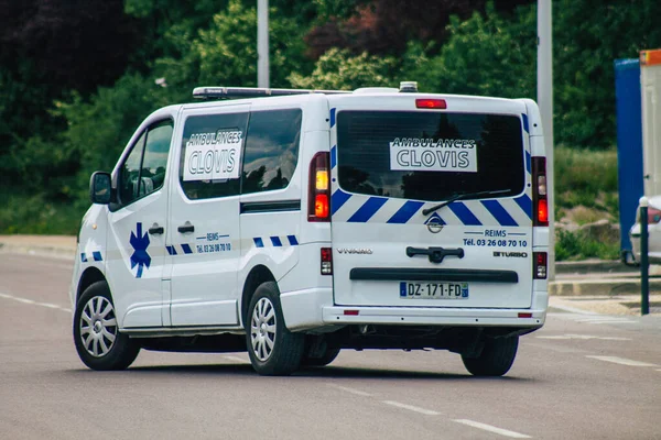 Reims Francia Junio 2021 Ambulancia Recorriendo Las Calles Reims Durante — Foto de Stock