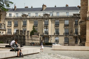 Reims Fransa 'yı 8 Haziran 2021' de Fransa 'nın Grand Est bölgesinde yer alan ve Avrupa' nın en eski kentlerinden biri olan Reims kentinin manzarasına sahiptir.