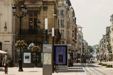 Reims Fransa 'yı 8 Haziran 2021' de Fransa 'nın Grand Est bölgesinde yer alan ve Avrupa' nın en eski kentlerinden biri olan Reims kentinin manzarasına sahiptir.