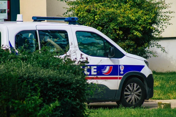 Reims Francja Czerwiec 2021 Patrol Policyjny Wymuszający Dystans Społeczny Ulicach — Zdjęcie stockowe