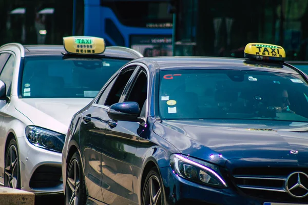 Reims Francie Červen 2021 Taxi Jízdy Ulicích Remeš Během Epidemie — Stock fotografie