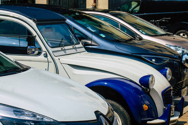 Реймс Франция 8 июня 2021 года Автомобили, припаркованные на улицах центра города столичной области