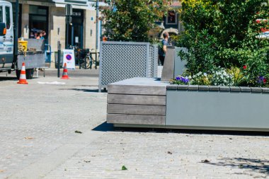 11 Haziran 2021 'de Fransa' yı Fransa 'nın Grand Est bölgesinde yer alan ve Avrupa' nın en eski kentlerinden biri olan Reims şehrinin kent manzarasını resmeder.