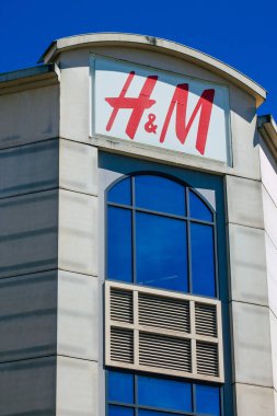 11 Haziran 2021 'de Fransa' yı Fransa 'nın Grand Est bölgesinde yer alan ve Avrupa' nın en eski kentlerinden biri olan Reims şehrinin kent manzarasını resmeder.