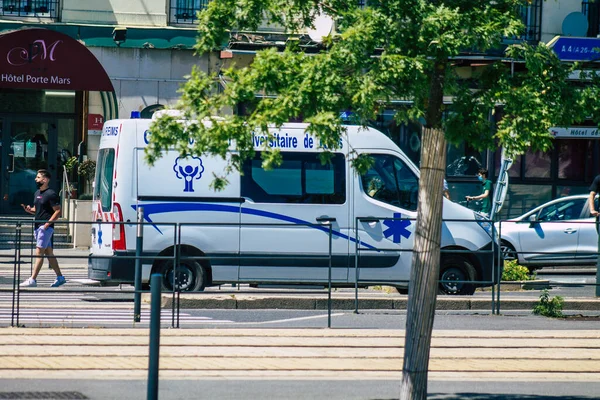 Reims Francia Giugno 2021 Ambulanza Guida Strade Reims Durante Epidemia — Foto Stock
