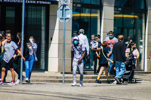 Reims Francia Giugno 2021 Pedoni Che Camminano Strade Reims Durante — Foto Stock