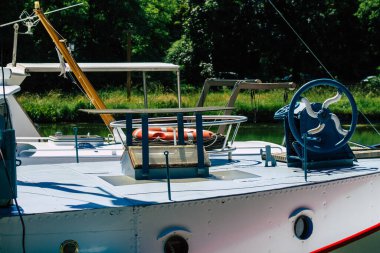 Reims France 14 Haziran 2021 Bir mavna Freycinet ölçeğine adapte olmuş bir nehir nakliye gemisidir, özel olmayan ambarlarda saklanan ve kayan panellerle ulaşılabilir malların taşınması için