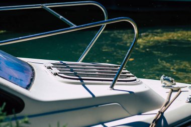 Reims France 14 Haziran 2021 Bir mavna Freycinet ölçeğine adapte olmuş bir nehir nakliye gemisidir, özel olmayan ambarlarda saklanan ve kayan panellerle ulaşılabilir malların taşınması için