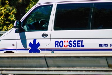 Fransa 'yı 14 Haziran 2021' de Coronavirus salgını sırasında Reims sokaklarından geçen ambulans Fransa 'yı ele geçirdi.