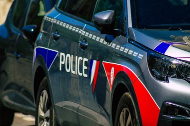 Reims 14 Haziran 2021 Coronavirus salgını sırasında Fransa 'yı vuran Reims sokaklarına park etmiş yeni bir polis arabası.