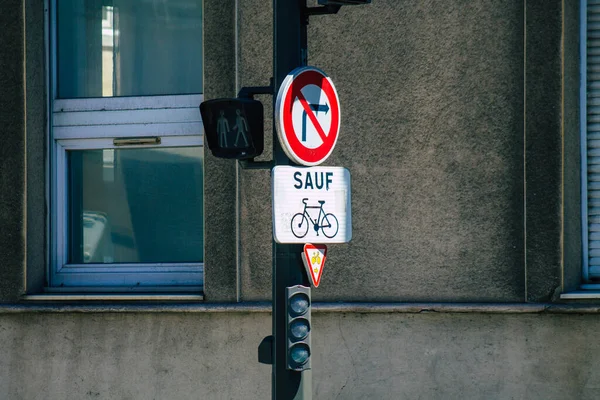 Reims Frankreich Juni 2021 Straßenschild Oder Verkehrszeichen Straßenrand Oder Über — Stockfoto