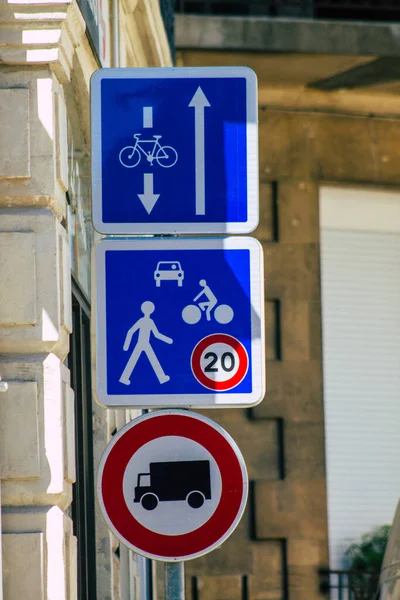 Реймс Франція Червня 2021 Вуличний Знак Або Дорожній Знак Зведений — стокове фото