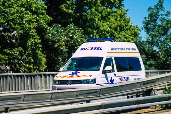 Reims Francia Junio 2021 Ambulancia Recorriendo Las Calles Reims Durante — Foto de Stock