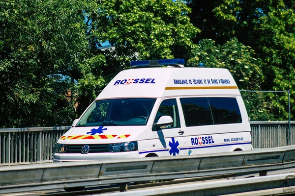 Reims Frankrijk Juni 2021 Ambulance Rijdt Door Straten Van Reims — Stockfoto