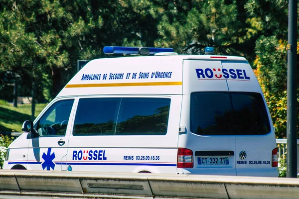 Reims France Juin 2021 Ambulance Conduisant Dans Les Rues Reims — Photo