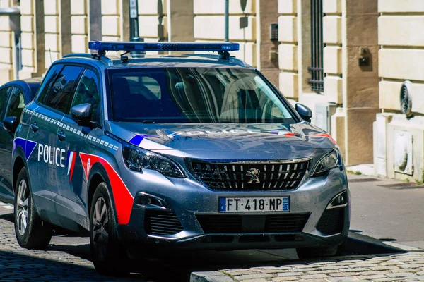 2021年6月14日 新警车在袭击法国期间停在里姆大街上 — 图库照片