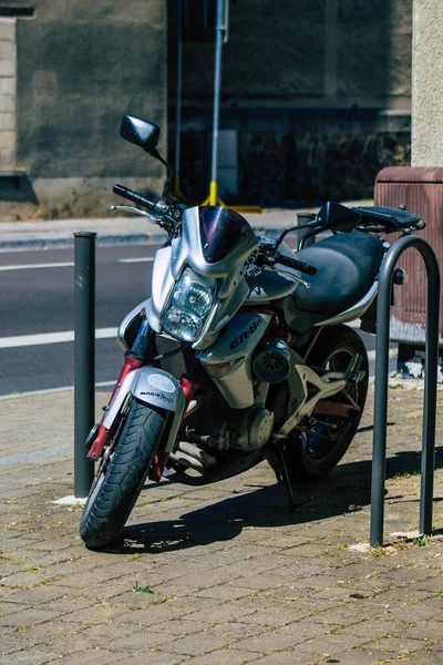 Reims França Junho 2021 Motocicleta Estacionada Nas Ruas Centro Cidade — Fotografia de Stock