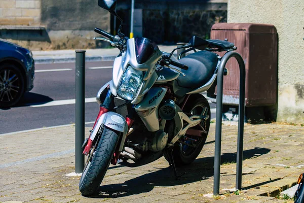 Reims Frankrike Juni 2021 Motorcykel Parkerad Gatorna Centrum Huvudstadsregionen — Stockfoto