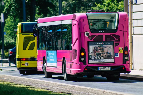 Reims França Junho 2021 Ônibus Dirigindo Pelas Ruas Reims Durante — Fotografia de Stock