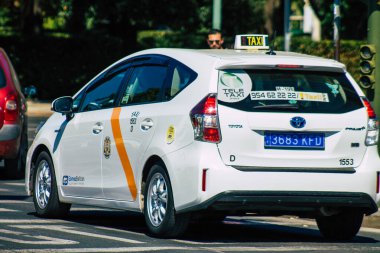 Seville İspanya 1 Temmuz 2021 Seville caddelerinden geçen Endülüs Bölgesi 'nin başkenti ve sembolik bir şehir olan Sevilla' nın güneyinde.