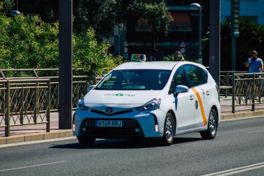 Seville İspanya 1 Temmuz 2021 Seville caddelerinden geçen Endülüs Bölgesi 'nin başkenti ve sembolik bir şehir olan Sevilla' nın güneyinde.