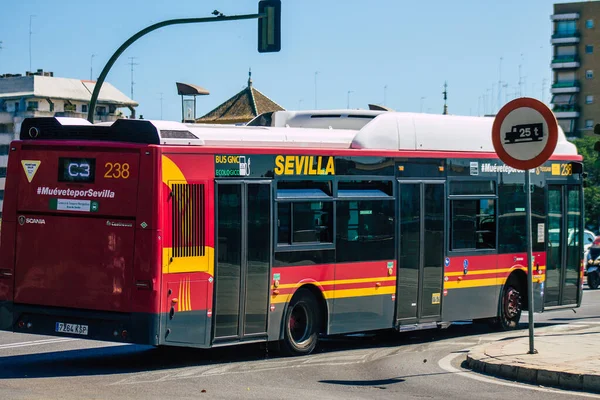 Sevilla Španělsko Července 2021 Autobus Projíždějící Ulicemi Sevilly Symbolického Města — Stock fotografie
