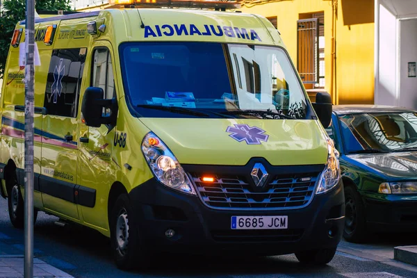 Sevilla Spanya Temmuz 2021 Seville Caddelerinden Geçen Ambulans Sembolik Bir — Stok fotoğraf