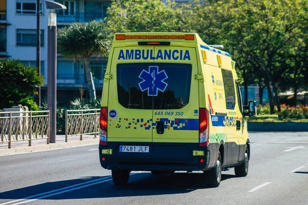 Sevilla Španělsko Července 2021 Ambulance Projíždějící Ulicemi Sevilly Symbolického Města — Stock fotografie