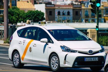 Seville İspanya 2 Temmuz 2021 Seville caddelerinden geçen Endülüs Bölgesi 'nin başkenti ve sembolik bir şehir olan İspanya' nın güneyinde