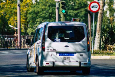Seville İspanya 2 Temmuz 2021 Seville caddelerinden geçen Endülüs Bölgesi 'nin başkenti ve sembolik bir şehir olan İspanya' nın güneyinde