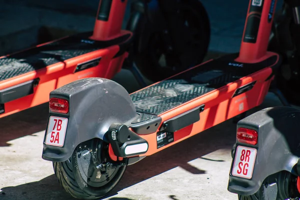 Sevilla España Julio 2021 Alquiler Scooter Eléctrico Estacionado Las Calles —  Fotos de Stock