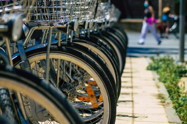 Sevilla España Julio 2021 Bicicletas Accesibles Para Alquilar Por Cortos —  Fotos de Stock