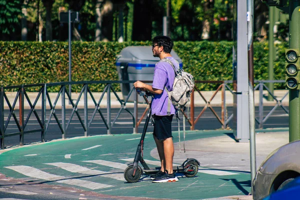 Sevilla España Julio 2021 Personas Rodando Con Scooter Eléctrico Las —  Fotos de Stock