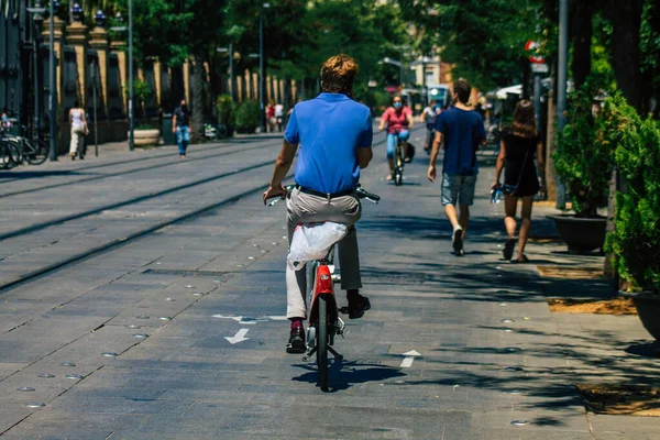 Севилья Испания Июля 2021 Люди Катаются Велосипеде Улицам Севильи Символического — стоковое фото