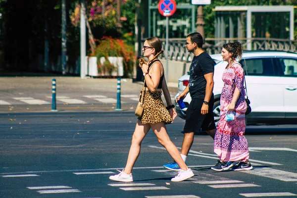 Sevilla Automatische Übersetzung Spanien Juli 2021 Fußgänger Die Während Des — Stockfoto