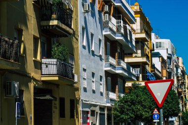 Seville İspanya 2 Temmuz 2021 İspanya 'nın güneyindeki Endülüs Bölgesi' nin başkenti ve sembolik bir şehir olan Sevilla sokaklarında bir binanın cephesi.