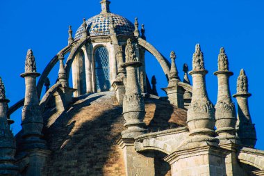 Seville İspanya 2 Temmuz 2021 Santa Mara de la Seder de Sevilla Başpiskoposluk Kilisesi dış cephenin ayrıntıları dünyanın en büyük Gotik katedrali.