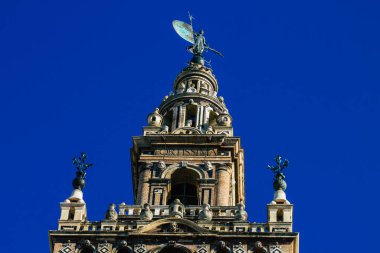 Seville İspanya 2 Temmuz 2021 Santa Mara de la Seder de Sevilla Başpiskoposluk Kilisesi dış cephenin ayrıntıları dünyanın en büyük Gotik katedrali.