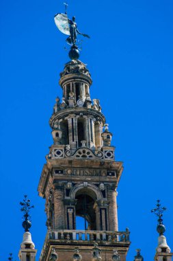 Seville İspanya 2 Temmuz 2021 Santa Mara de la Seder de Sevilla Başpiskoposluk Kilisesi dış cephenin ayrıntıları dünyanın en büyük Gotik katedrali.