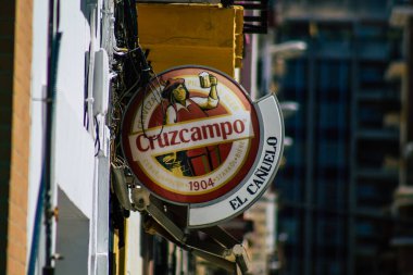 Seville İspanya 3 Temmuz 2021 İspanya 'nın güneyinde, sembolik bir şehir ve Endülüs Bölgesi' nin başkenti olan Sevilla 'da bir iş yeri.