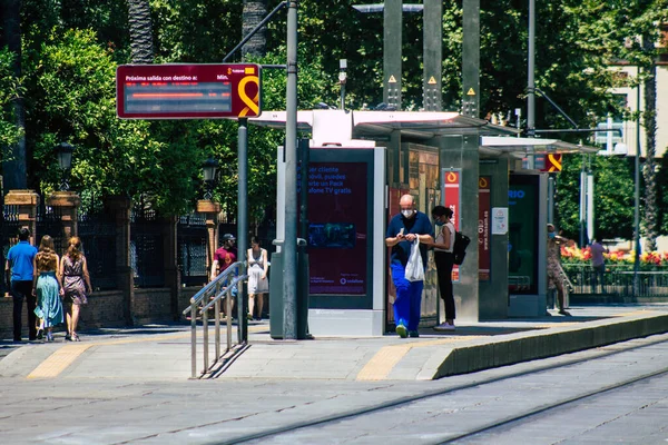 Siviglia Spagna Luglio 2021 Fermata Del Tram Passeggeri Nelle Strade — Foto Stock