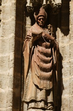 Seville İspanya 2 Temmuz 2021 Saint Metropolitan ve Patriksel Sevilla Katedrali dış cephenin ayrıntıları dünyanın en büyük Gotik katedrali.